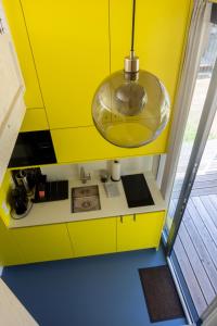 Virtuvė arba virtuvėlė apgyvendinimo įstaigoje MOBILE HOMES direkt am Strand des Neusiedler Sees