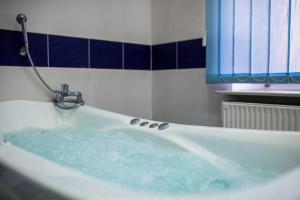 Łazienka w obiekcie Hotel *** NAT Krynica Zdrój