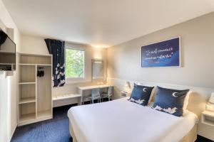 Postel nebo postele na pokoji v ubytování Ace Hotel Riom