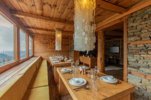 Fotografie z fotogalerie ubytování ELIVAAS 3 BHK Cottage with Garden & Sauna - Silvana v destinaci Narkanda