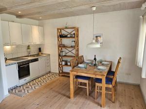 Fotografie z fotogalerie ubytování Große Wohnung in Curau mit Terrasse, Garten und Grill v destinaci Stockelsdorf