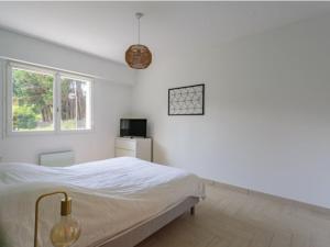 a white bedroom with a bed and a window at Appartement Biarritz, 4 pièces, 6 personnes - FR-1-3-553 in Biarritz