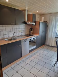 Kuchyň nebo kuchyňský kout v ubytování Ferienwohnung Panorama mit Weitblick