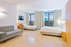 Posteľ alebo postele v izbe v ubytovaní Hotel Acta Azul Barcelona