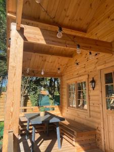Fotografie z fotogalerie ubytování Le Chalet avec jacuzzi privatif v destinaci Nargis