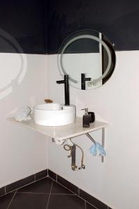 Koupelna v ubytování Studio lumineux avec terrasse