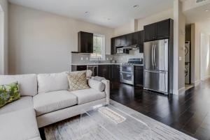 a living room with a couch and a kitchen at Blueground Burlingame wd ac near dining SFO-1688 in Burlingame