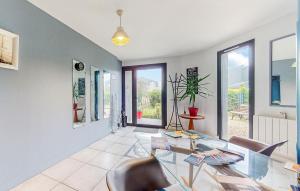 a living room with a glass table and chairs at Cozy Apartment In Sainte-adresse With Wifi in Sainte-Adresse