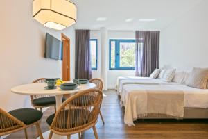 Posteľ alebo postele v izbe v ubytovaní Hotel Acta Azul Barcelona