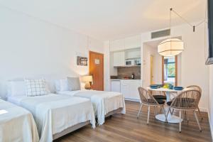 Posteľ alebo postele v izbe v ubytovaní Hotel Acta Azul Barcelona