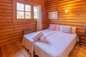 Posteľ alebo postele v izbe v ubytovaní La Cabane de Bajanda