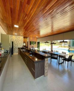 a kitchen with a wooden ceiling and a dining room at sobrado luxo in Trindade
