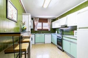 Kuchyňa alebo kuchynka v ubytovaní Apartament el Llac + 5 fotografií