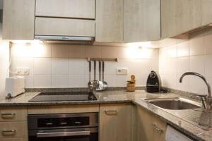 Kuchyň nebo kuchyňský kout v ubytování Apartamento Can Serrat