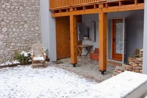 Budova, kde se apartmán nachází + 5 fotografií