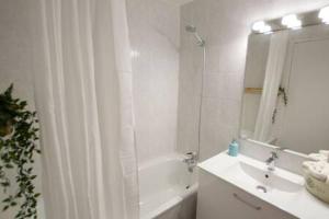 Ένα μπάνιο στο Apartamento els Vinyals