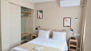 a bedroom with two beds with white sheets at Balta Hotel in Edirne