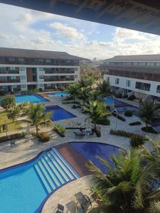 una vista aérea de una piscina en un complejo en Cupe Beach Living Concept 304E, en Porto de Galinhas