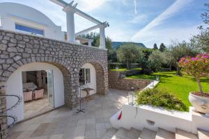 a villa with a view of the garden at Villa Serenity garden & pool in Anacapri