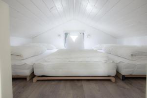 En eller flere senge i et værelse på Amici Camping Urlaub am Effelder Waldsee