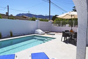 Πισίνα στο ή κοντά στο Anacasa Villa Bacalla les Marines CH3400