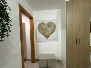 a hallway with a heart painting on the wall at Casa Mauá 312 in Rio de Janeiro