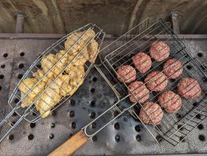 a grill with a bunch of hamburgers and a bunch of cookies at Casa Lamar in Sanyang