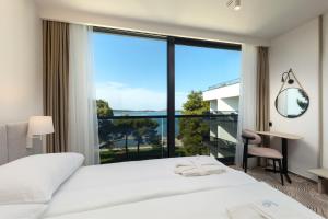Кровать или кровати в номере SeeSea Hotel