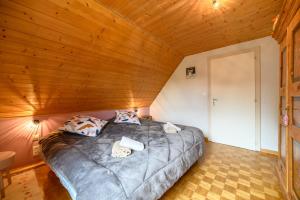 Łóżko lub łóżka w pokoju w obiekcie Gîte en montagne vosges alsaciennes