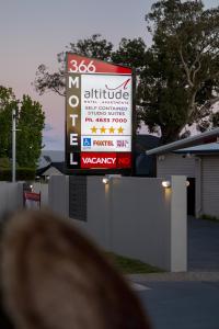 Certifikát, hodnocení, plakát nebo jiný dokument vystavený v ubytování Altitude Motel Apartments