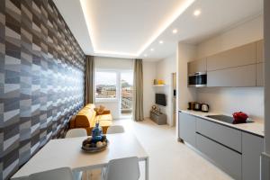 Kuchyň nebo kuchyňský kout v ubytování Napoli City Center - Appartamenti e Camere