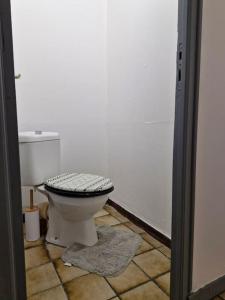 a bathroom with a toilet sitting on a tiled floor at Cayenne Centre Payé Eco Confort in Cayenne