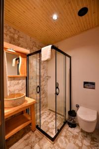 Koupelna v ubytování Letoon Antique Hotel