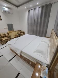 Cama ou camas em um quarto em Dream Barka Hotel