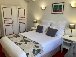 Postel nebo postele na pokoji v ubytování Hôtel Porte de Camargue - Les Quais d'Arles