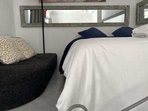 Łóżko lub łóżka w pokoju w obiekcie Una genial estancia en Madrid centro