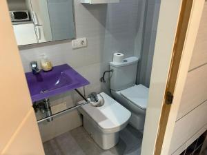 Łazienka w obiekcie Una genial estancia en Madrid centro