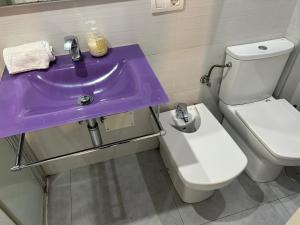 Łazienka w obiekcie Una genial estancia en Madrid centro