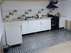 Dapur atau dapur kecil di Dilnura Guest House +33 gambar