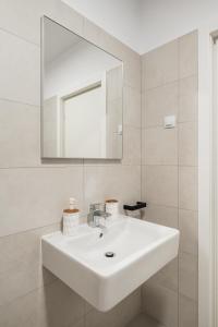 Ένα μπάνιο στο DaVio Apartments Beige