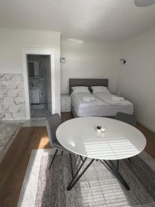 a room with a bed and a table and a bed at Saraapartmani in Plav
