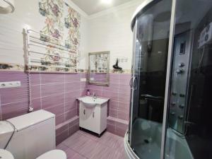Et badeværelse på Great Apartment in Smart Plaza KPI