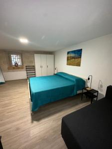 a bedroom with a blue bed in a room at A Casa di Lella in Giovinazzo