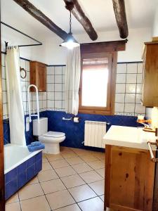 a bathroom with a toilet and a tub and a sink at 6 bedrooms villa with private pool enclosed garden and wifi at Velez Rubio in Vélez-Rubio