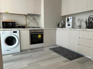 a kitchen with a dishwasher and a washer at Stylish , apartments with esteemed facilities in Dubai Marina CMS in Dubai