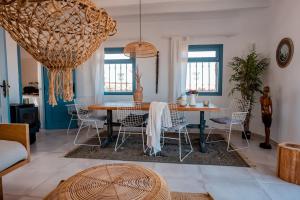 Posezení v ubytování Ecovilla Haleakala con Piscina y Sauna privadas
