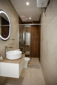 Koupelna v ubytování Oro Inn Hotel