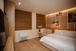 Postel nebo postele na pokoji v ubytování Oro Inn Hotel