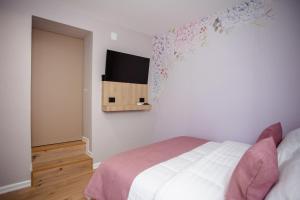TV a/nebo společenská místnost v ubytování Oro Inn Hotel