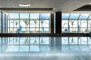 Bazén v ubytování Ocean Place Resort & Spa nebo v jeho okolí